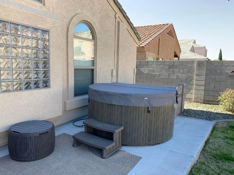 Building Photo - 9842 W Salter Dr