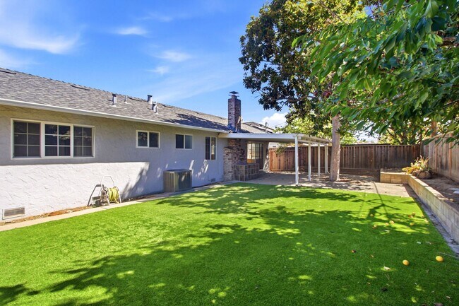 Building Photo - 6814 Westmoor Way