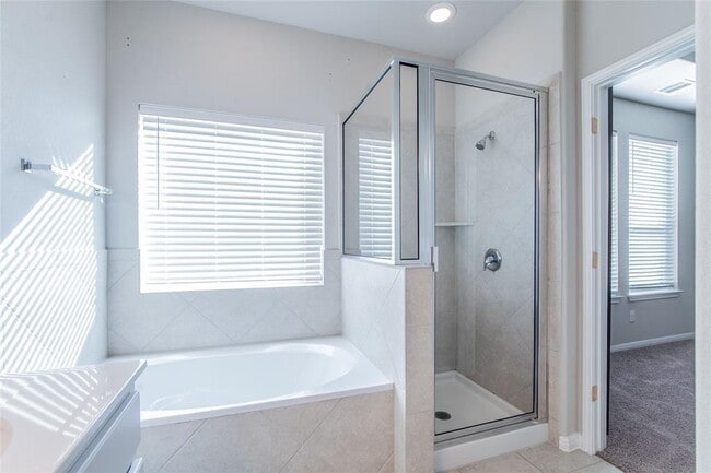 Building Photo - 921 Medina Wy