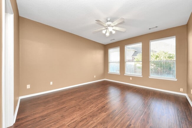 Building Photo - 4703 Zachary Ln