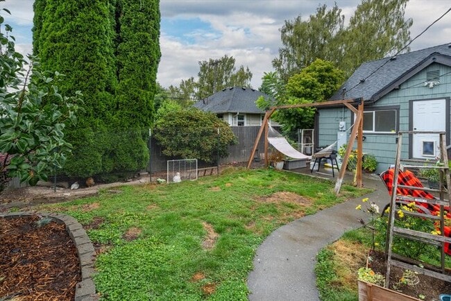 Building Photo - COME HOME TO THIS THREE BEDROOM CHARMER