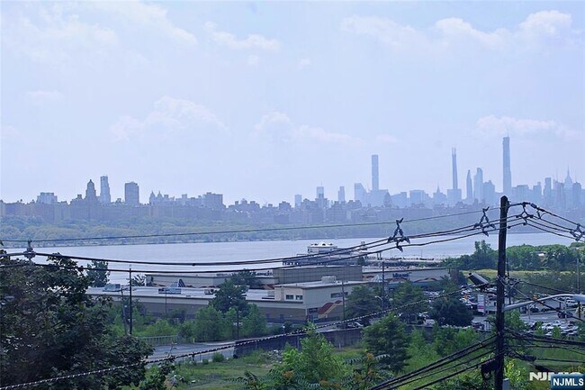 Building Photo - 154 Undercliff Ave