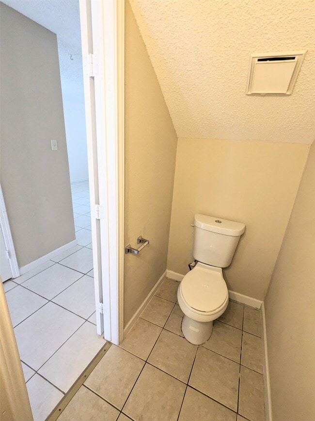 Building Photo - 15516 Weldon Dr