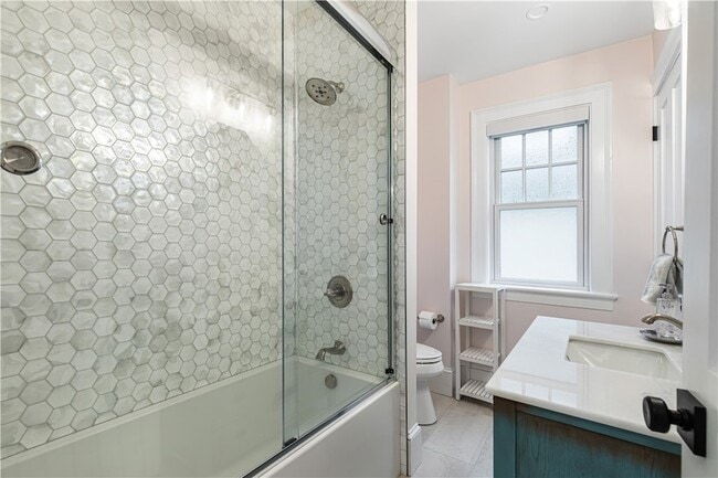 Building Photo - 21 Bedlow Ave