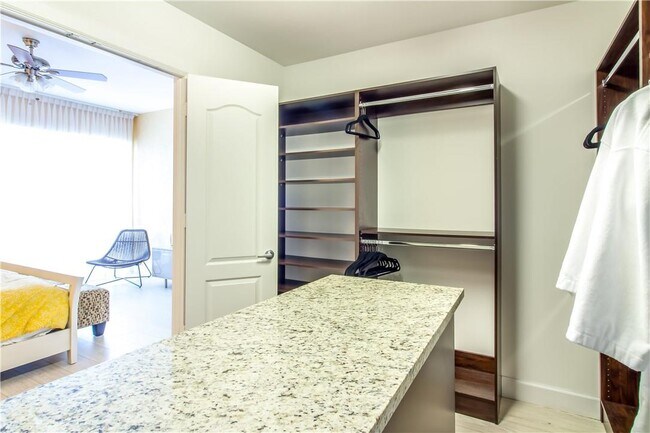 Building Photo - 340 Elm St