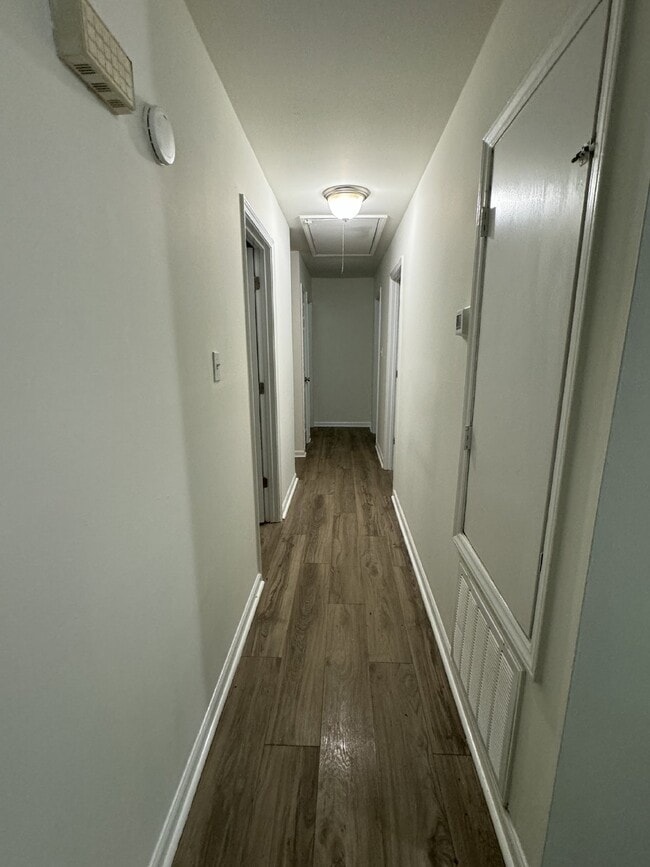 Building Photo - Beautiful ranch style home with 4 bedrooms...