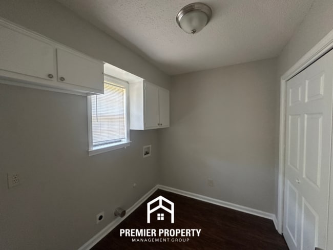 Building Photo - 5376 Stardust Dr