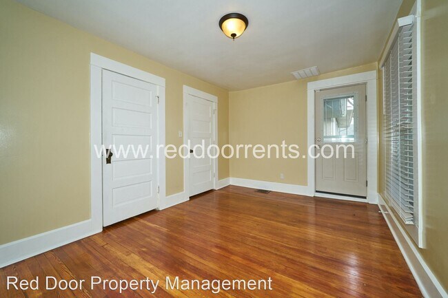 Building Photo - 4 br, 1.5 bath House - 2955 Broadway St
