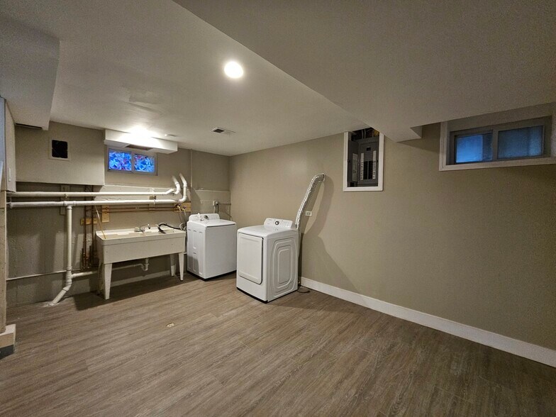 Building Photo - 8715 Ridge St