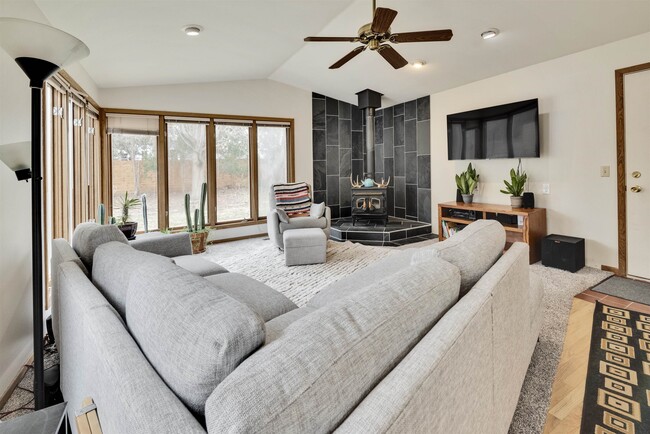 Building Photo - 522 Togstad Glenn