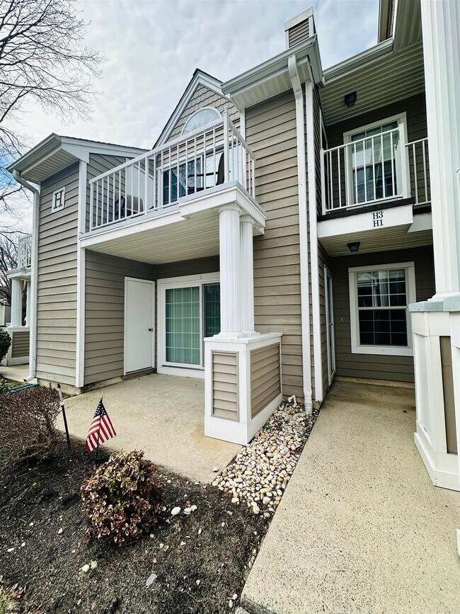 Building Photo - 550 Central Ave