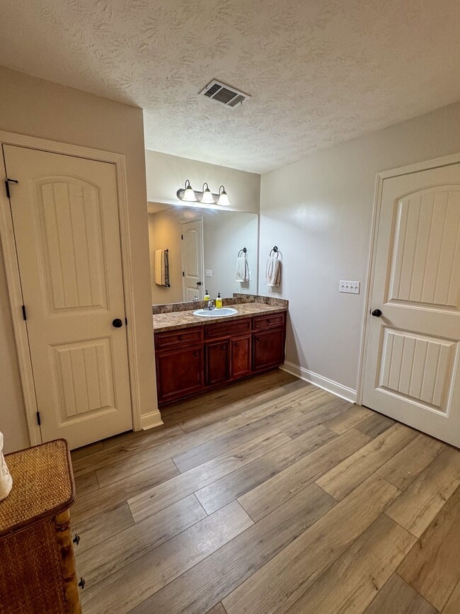 Building Photo - 127 Lee Rd 2181