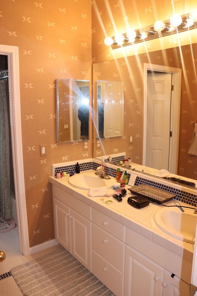 Building Photo - Communication Hill 4 bed 2.5 bath Single Family Home