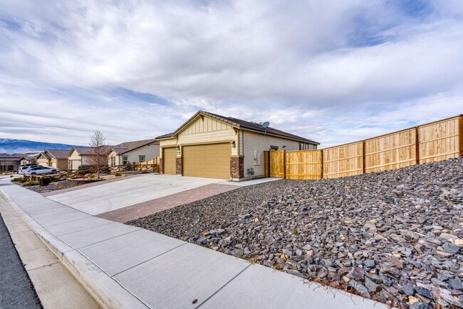 Building Photo - Panoramic views of the valley with a modern updated home!