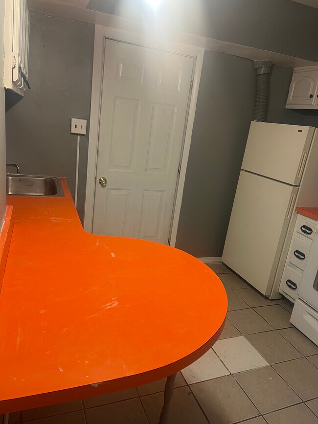 Building Photo - 800 Central Ave