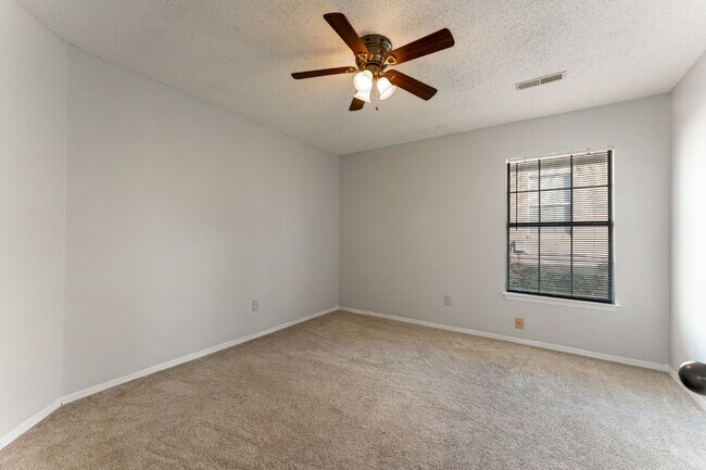 Building Photo - "Charming 2-Bed, 2-Bath Retreat with Grani...