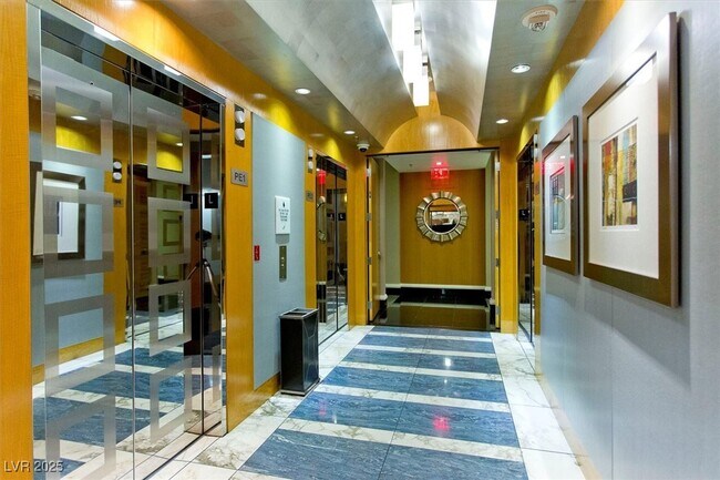 Building Photo - 2700 S Las Vegas Blvd