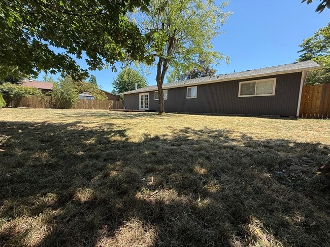 Building Photo - Updated Three Bedroom Home in South Salem