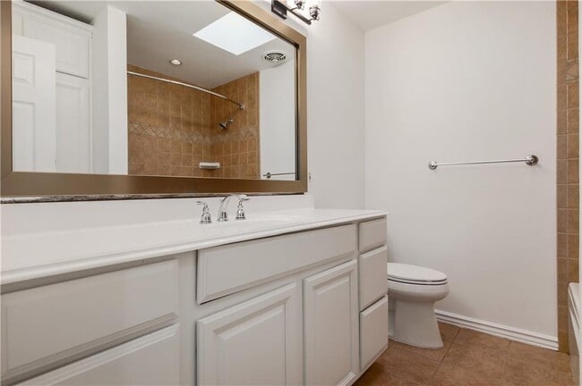 Building Photo - 8706 Primrose Ln