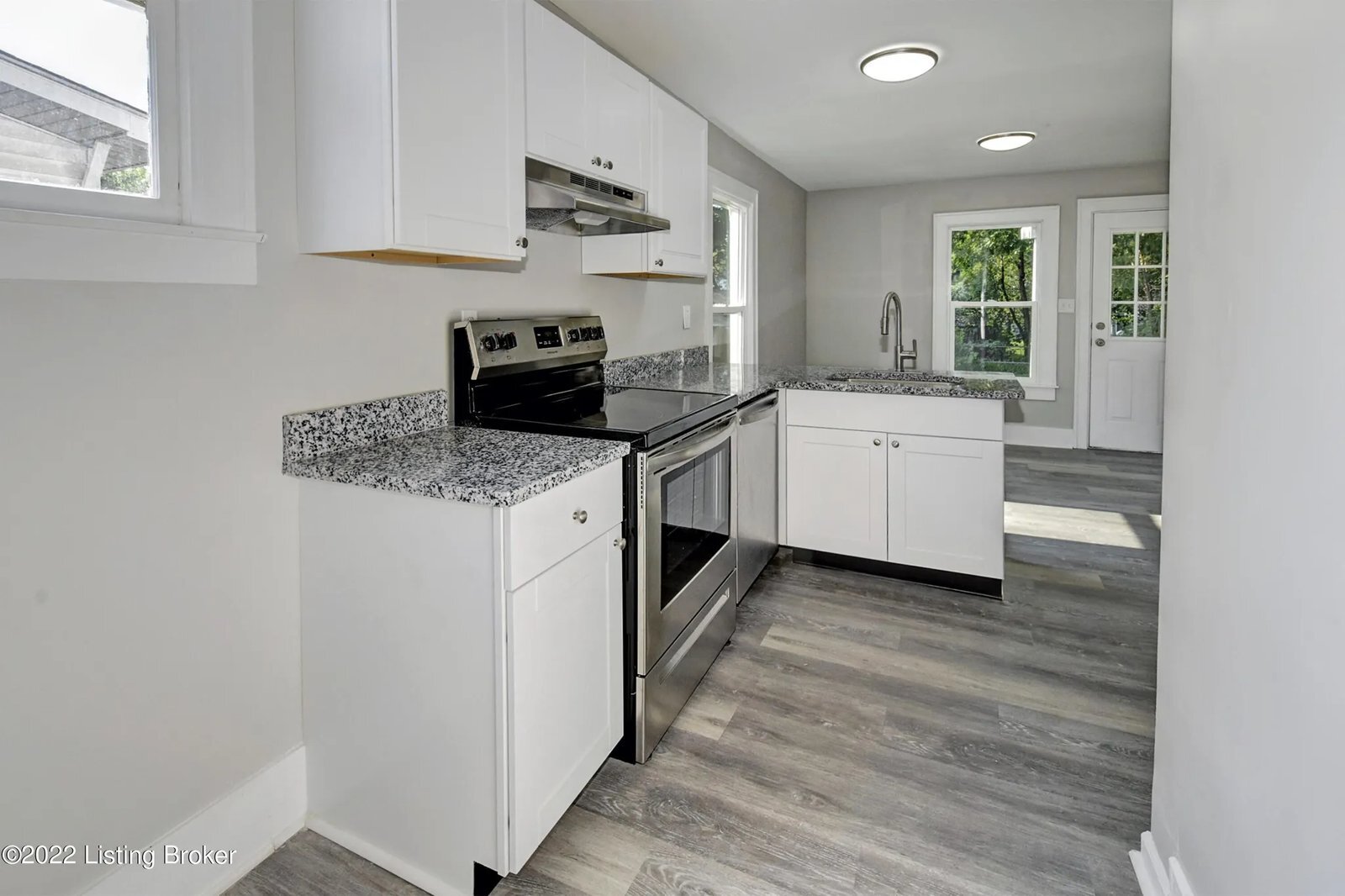 Building Photo - 130 Gillette Ave