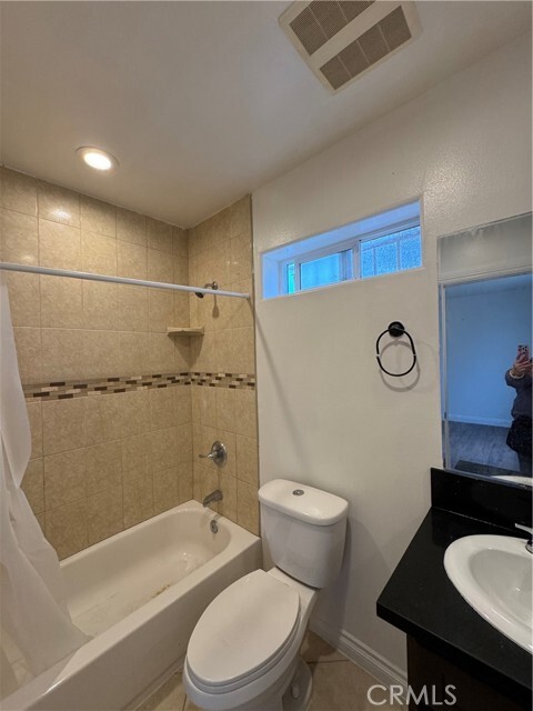 Building Photo - 7112 S Denker Ave