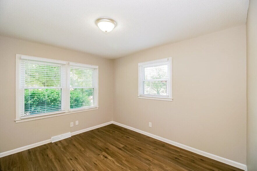 Building Photo - 6725 Barrington Dr