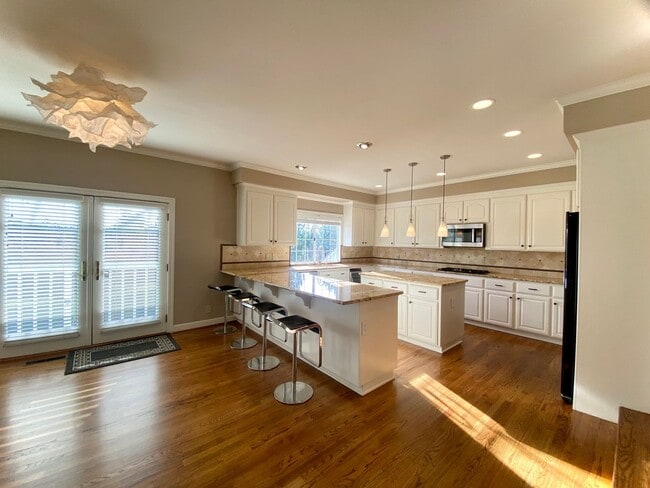 Building Photo - Spacious 5-bedroom Home Located in Niles Neighborhood of Fremont!