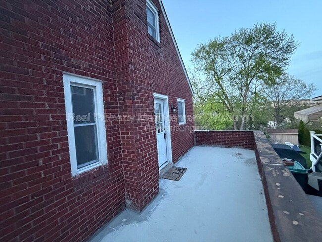 Building Photo - 1053 Edward Dr