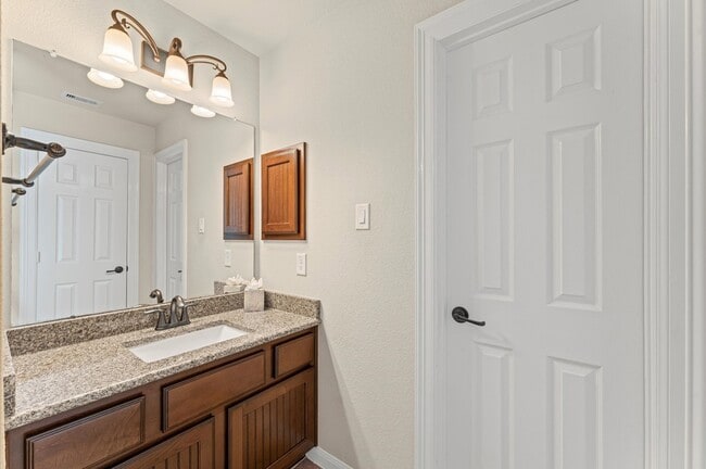 Building Photo - 10 Cayuga Pond Ct