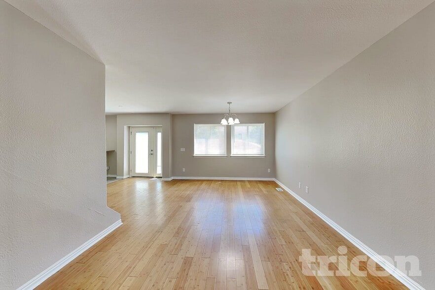 Building Photo - 1392 S Akron Ct