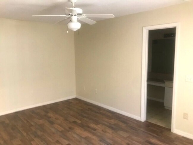 Building Photo - Coming Soon! Charming 1-Story Lockout Townhome in Davenport!