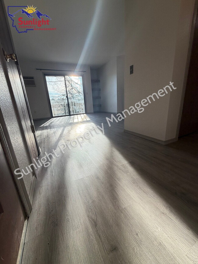 Building Photo - Updated 2-Bedroom Condo in the Heights – Garage, Balcony & Views