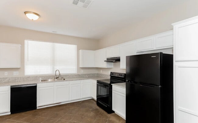 Building Photo - 7354 Tamoshanter Way