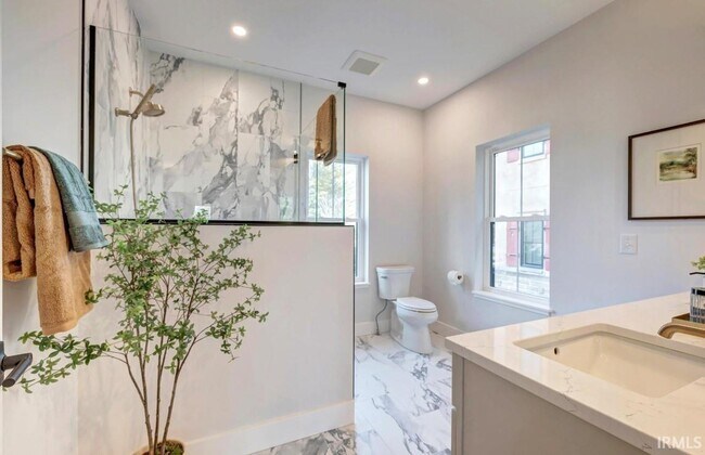 Building Photo - 3430 S Forrester St