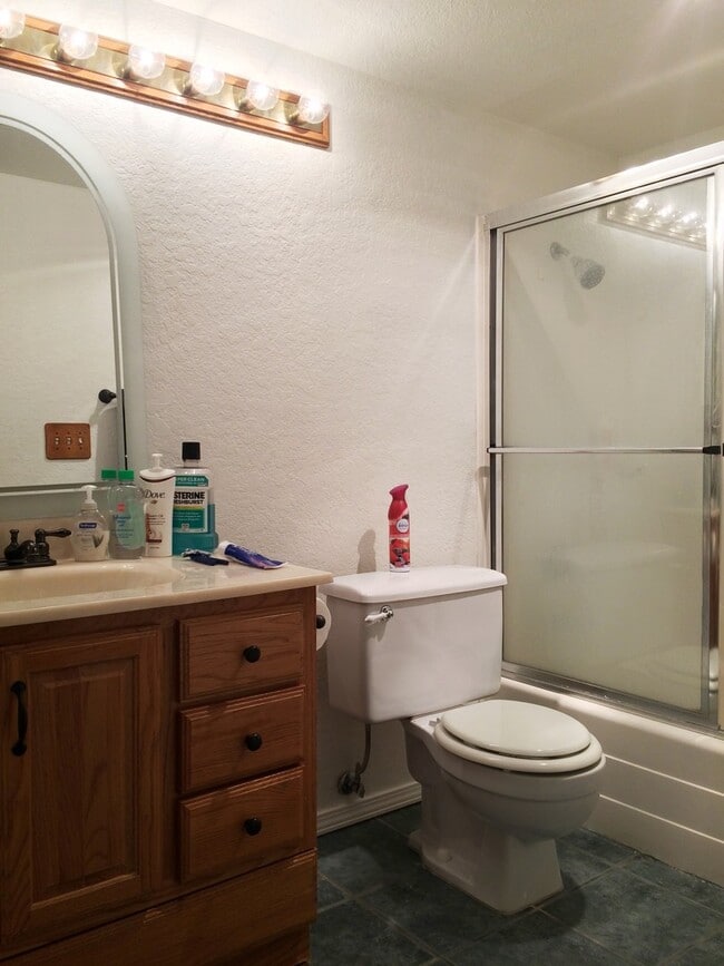 Building Photo - Spacious 1 Bedroom Unit in Pheasant Creek