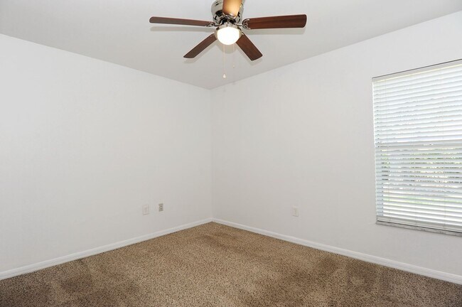 Building Photo - ANNUAL RENTAL: 3 Bedroom Single Family Home in North Naples