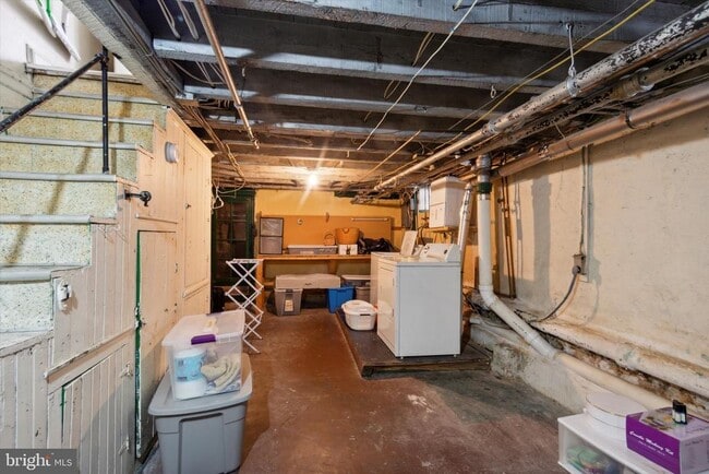 Building Photo - 470 Shurs Ln