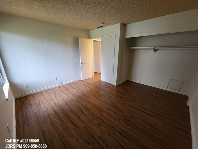 Building Photo - Ontario 2 Bedroom Condo