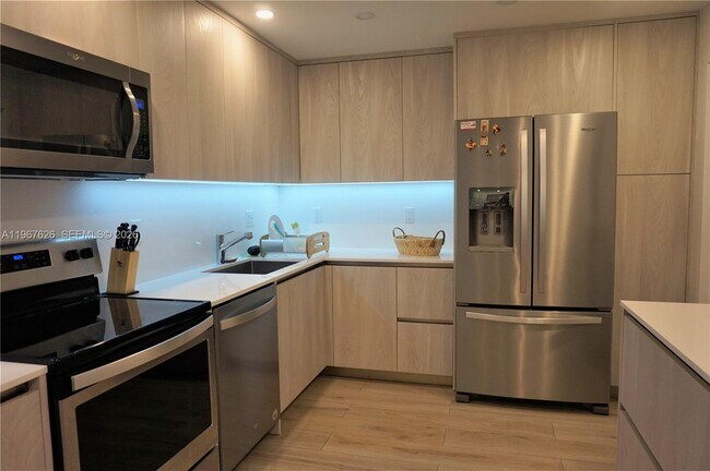 Building Photo - 210 Seaview Dr