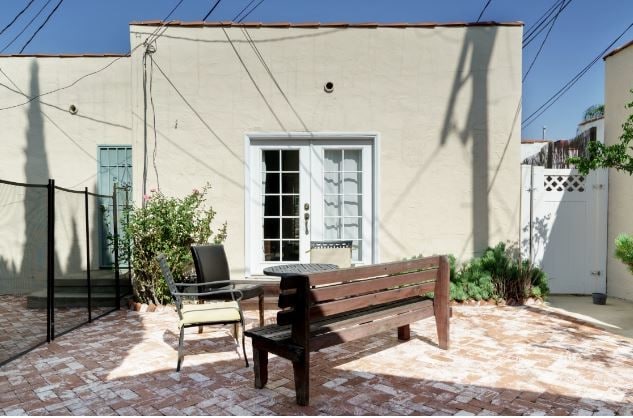 Building Photo - 6230 Lindenhurst Ave