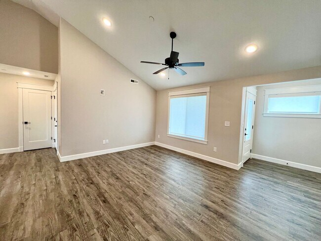 Building Photo - Modern Single-Family Home in Scenic Meadows Neighborhood