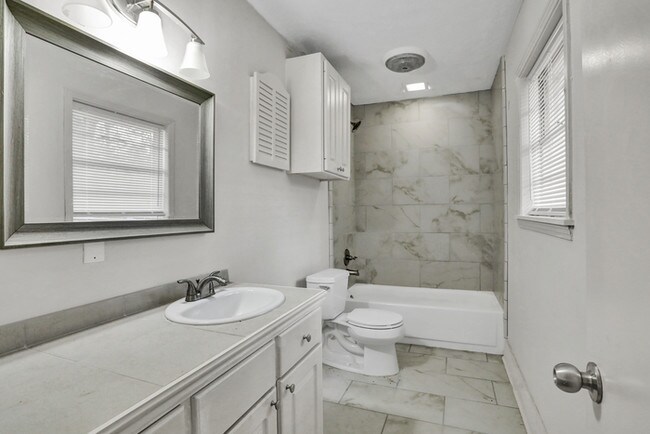 Building Photo - Beautiful Home in Jackson!