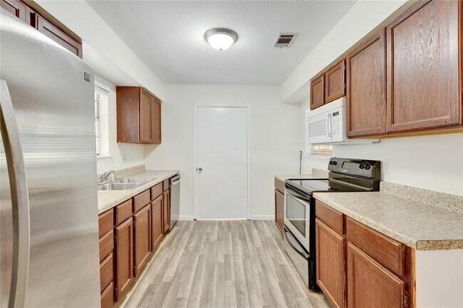 Building Photo - 1402 Citation Cir