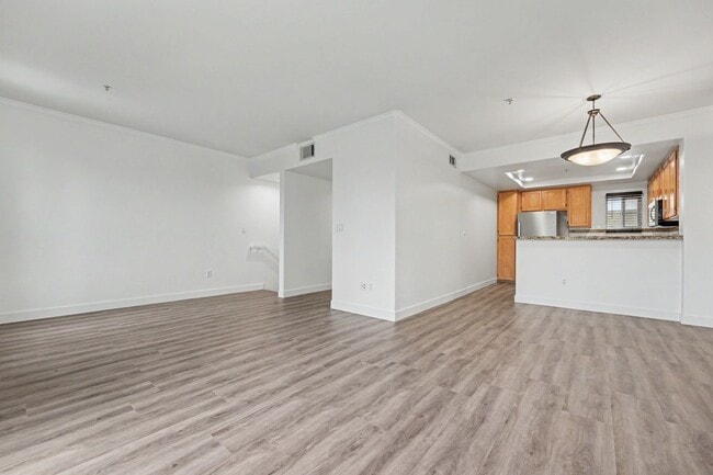 Building Photo - Remodeled 3BD Corner Townhome + Dual Primary Suites + Views | Bella Montana