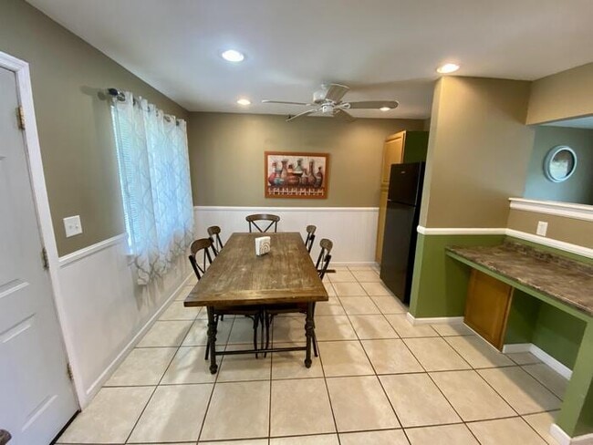 Building Photo - 3704 Timbercrest Dr NW