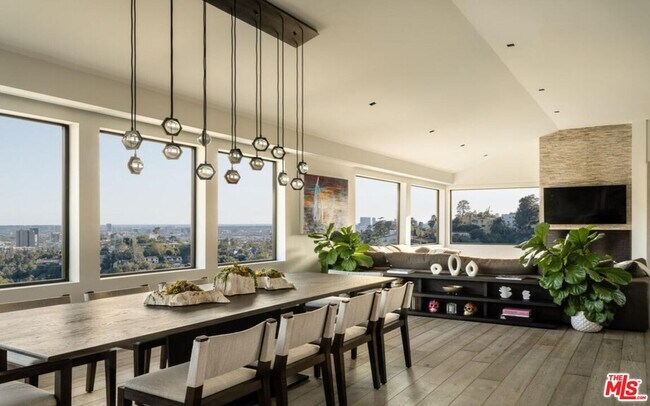 Building Photo - 2532 Canyon Oak Dr