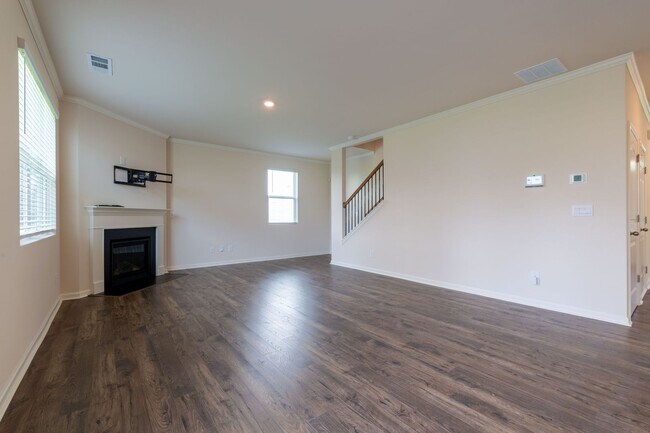Building Photo - Spacious Family Home for Rent in Fairburn,...