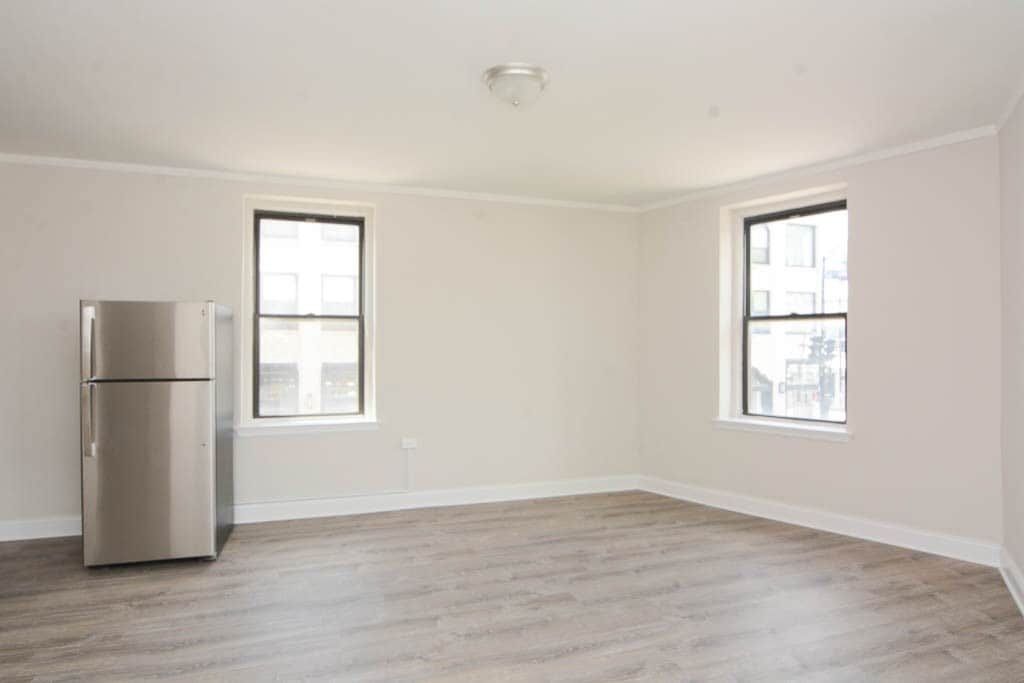Building Photo - 3335 W Diversey Ave