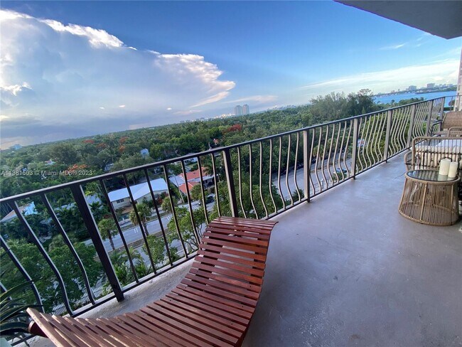 Building Photo - 780 NE 69th St