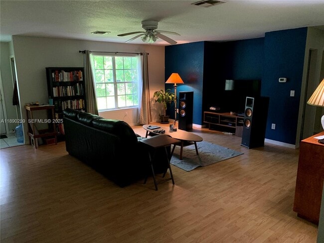 Building Photo - 325 E Plymouth Ave